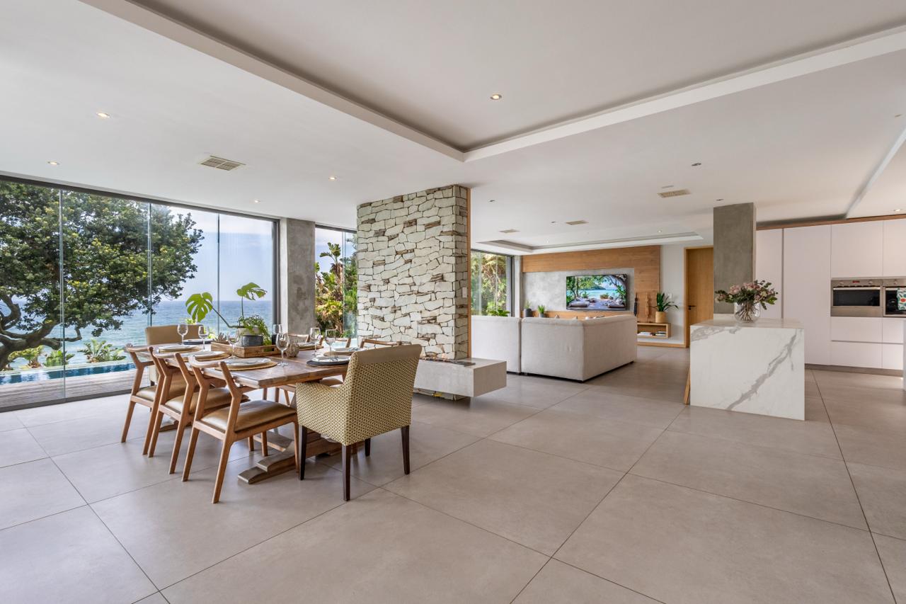 Whitefoord Beach House open-plan dining and living area